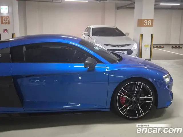 Audi R8 2021 5.2 автомат (гидро), миниатюра 7