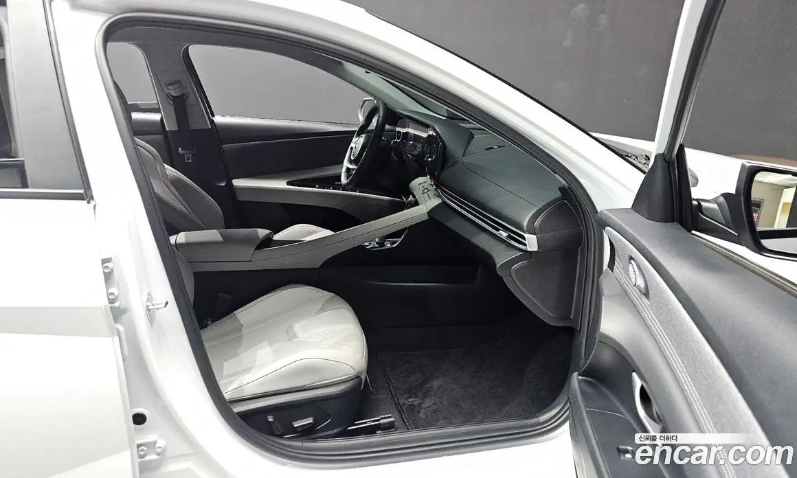 Hyundai Avante 2022 1.6 автомат (гидро), фото 11