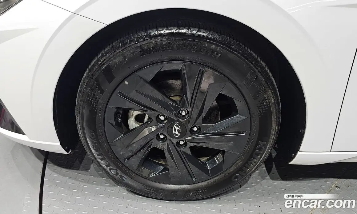 Hyundai Avante 2022 1.6 автомат (гидро), фото 5