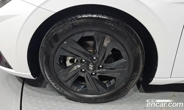 Hyundai Avante 2022 1.6 автомат (гидро), миниатюра 5