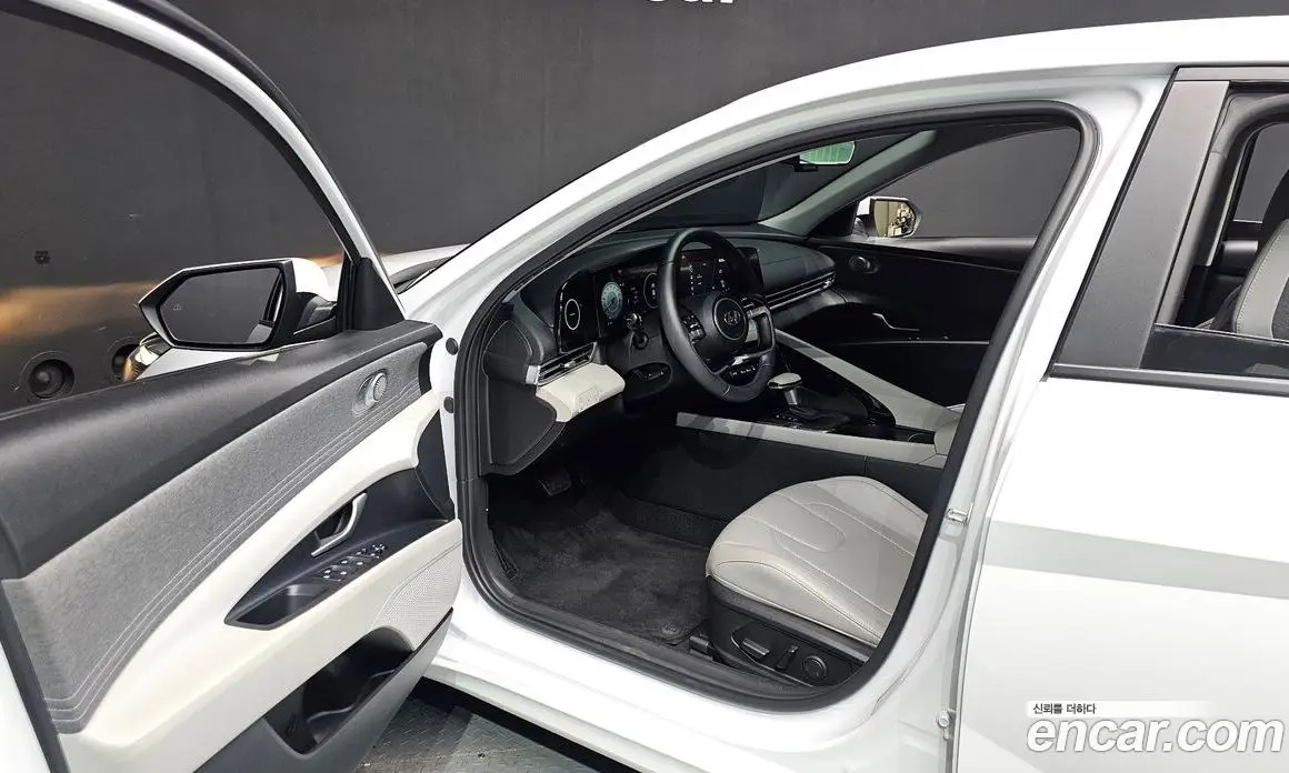 Hyundai Avante 2022 1.6 автомат (гидро), фото 10