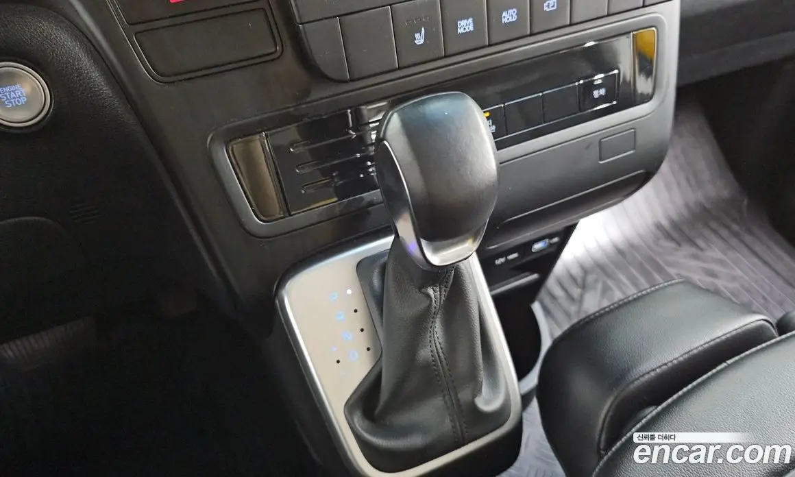 Hyundai Staria 2022 3.5 автомат (гидро), фото 12