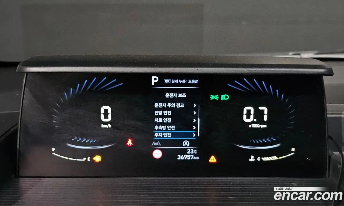 Hyundai Staria 2022 2.2 автомат (гидро), фото 11