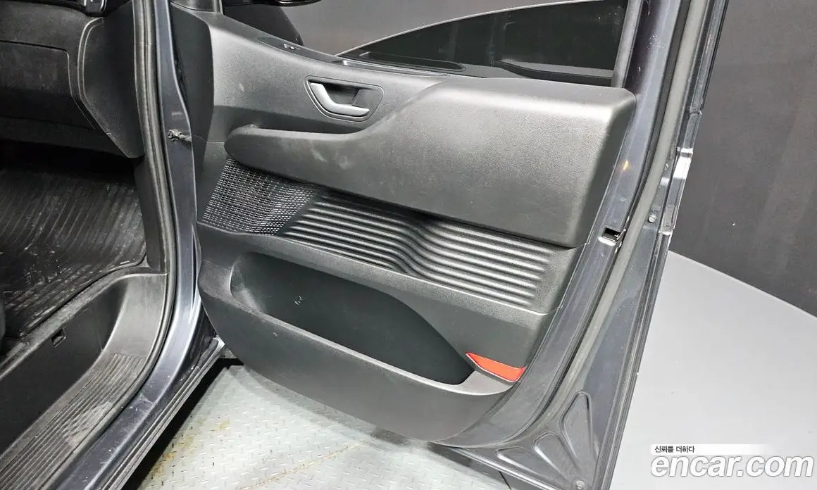 Hyundai Staria 2022 2.2 автомат (гидро), фото 14