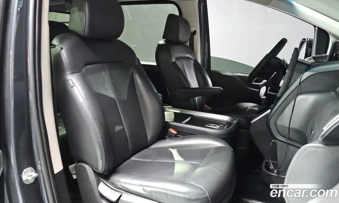 Hyundai Staria 2022 2.2 автомат (гидро), фото 16