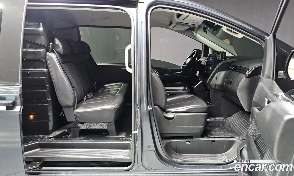 Hyundai Staria 2022 2.2 автомат (гидро), фото 25