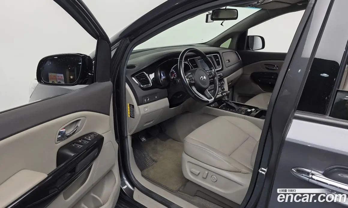 Kia Carnival 2017 2.2 автомат (гидро), фото 10