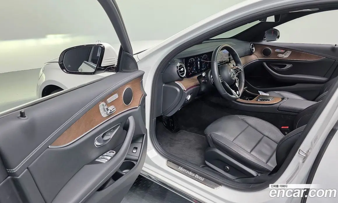 Mercedes-Benz E-Class 2023 2.0 автомат (гидро), фото 13