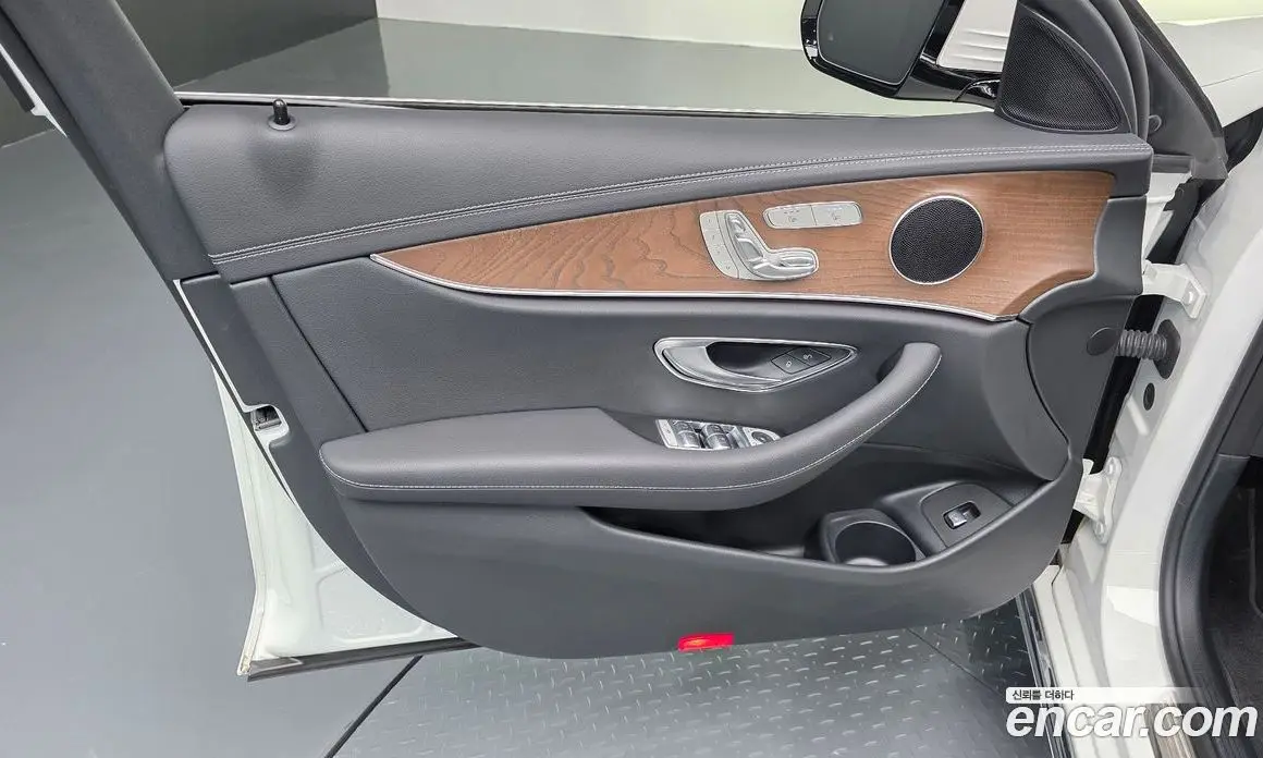 Mercedes-Benz E-Class 2023 2.0 автомат (гидро), фото 14