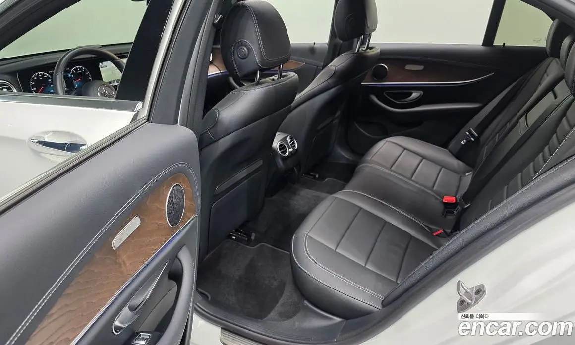 Mercedes-Benz E-Class 2023 2.0 автомат (гидро), фото 18