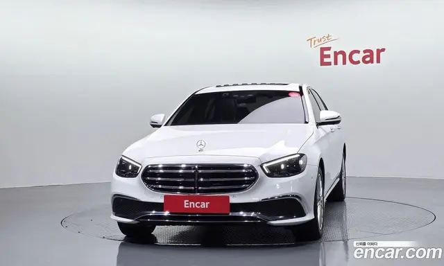 Mercedes-Benz E-Class 2023 2.0 автомат (гидро), миниатюра 3