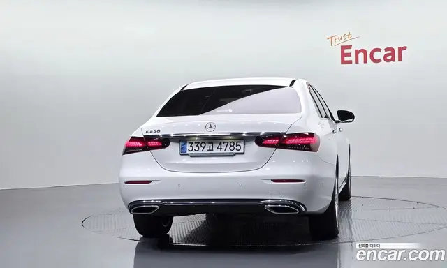 Mercedes-Benz E-Class 2023 2.0 автомат (гидро), миниатюра 4