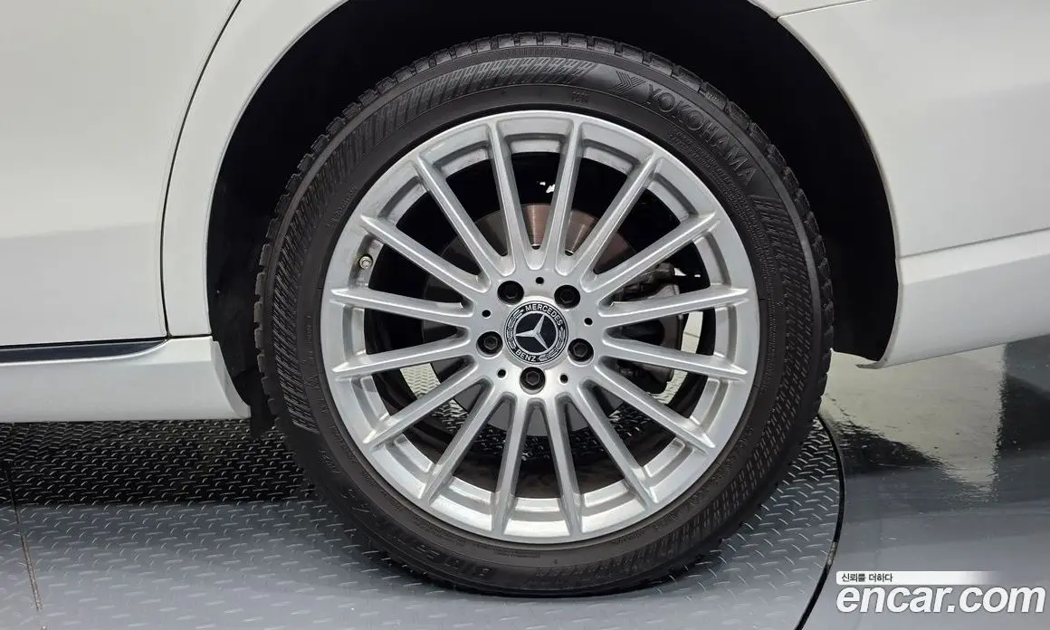 Mercedes-Benz E-Class 2023 2.0 автомат (гидро), фото 7