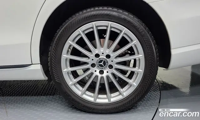 Mercedes-Benz E-Class 2023 2.0 автомат (гидро), миниатюра 7