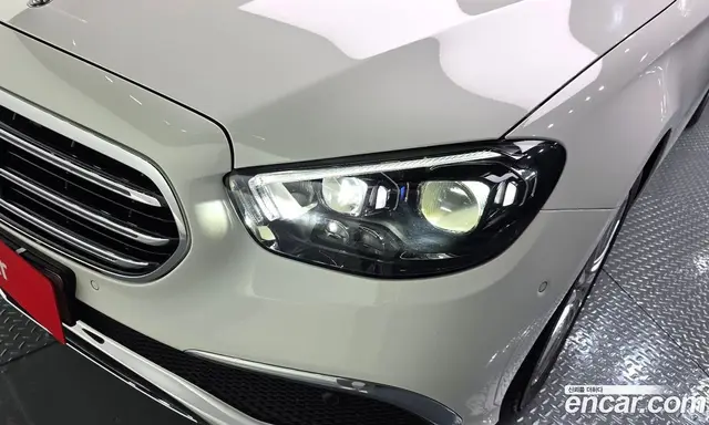 Mercedes-Benz E-Class 2023 2.0 автомат (гидро), миниатюра 8