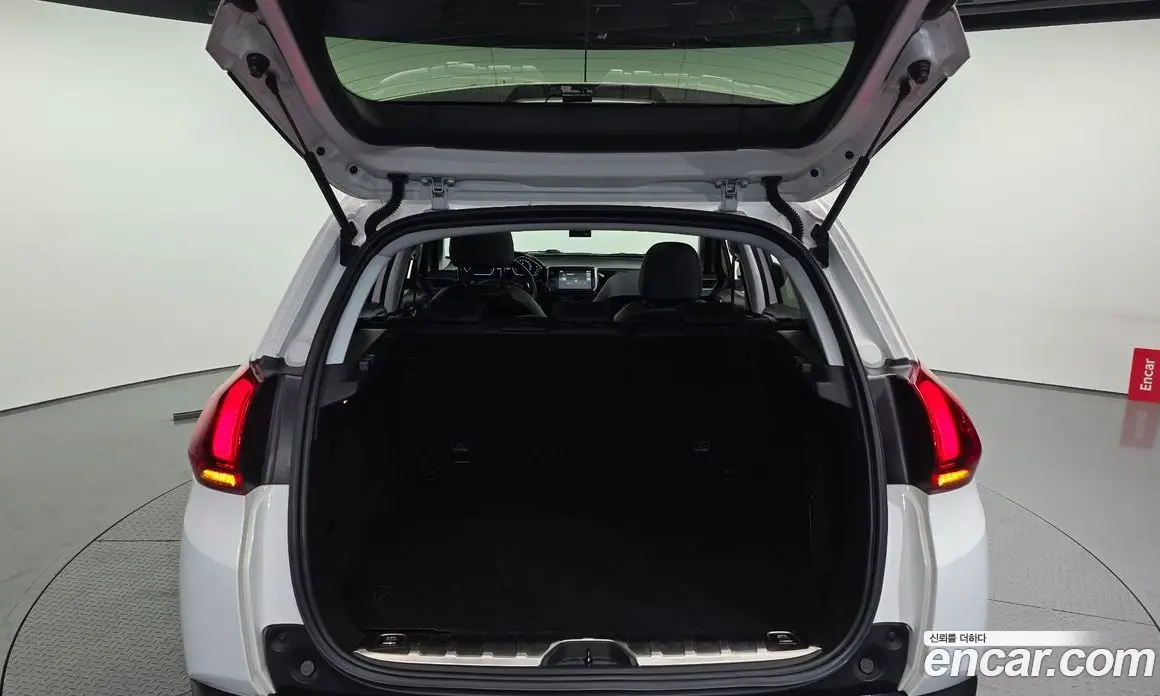 Peugeot 2008 2017 1.6 автомат (гидро), фото 26
