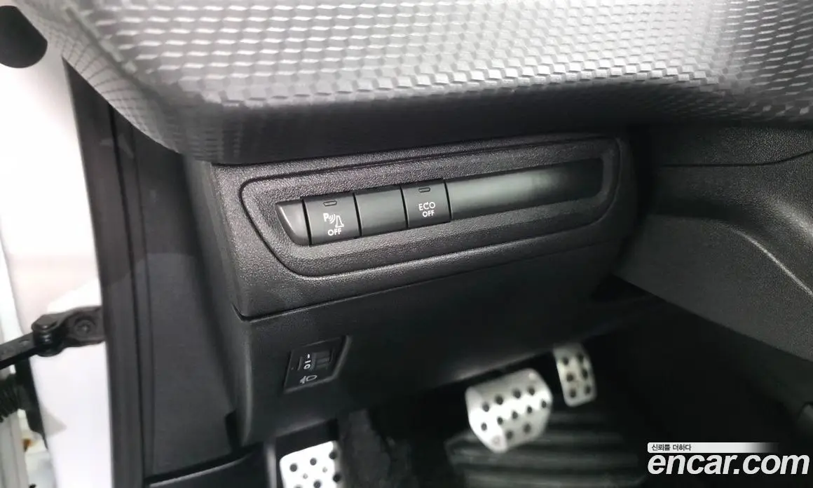 Peugeot 2008 2017 1.6 автомат (гидро), фото 27