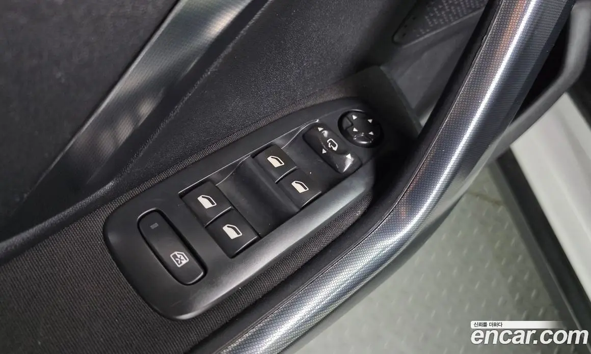 Peugeot 2008 2017 1.6 автомат (гидро), фото 29