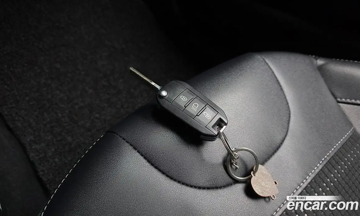Peugeot 2008 2017 1.6 автомат (гидро), фото 30