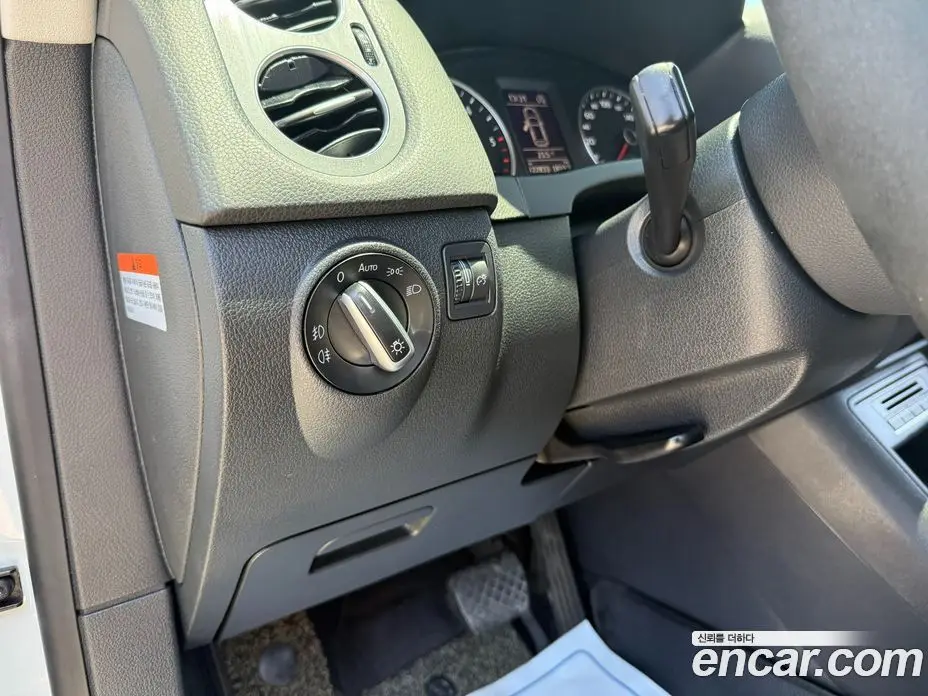 Volkswagen Tiguan 2015 2.0 автомат (гидро), фото 12