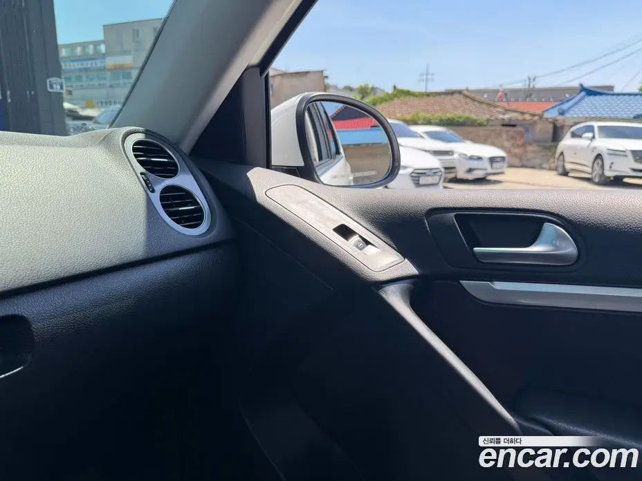 Volkswagen Tiguan 2015 2.0 автомат (гидро), фото 16