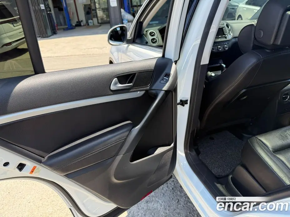 Volkswagen Tiguan 2015 2.0 автомат (гидро), фото 18