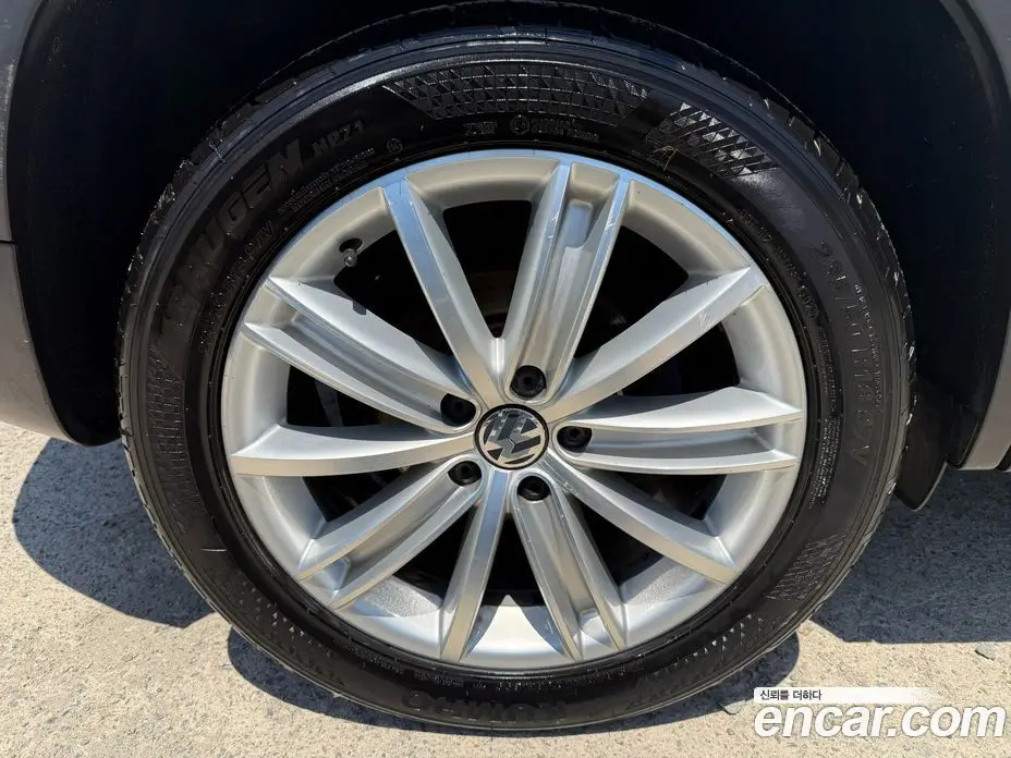 Volkswagen Tiguan 2015 2.0 автомат (гидро), фото 20