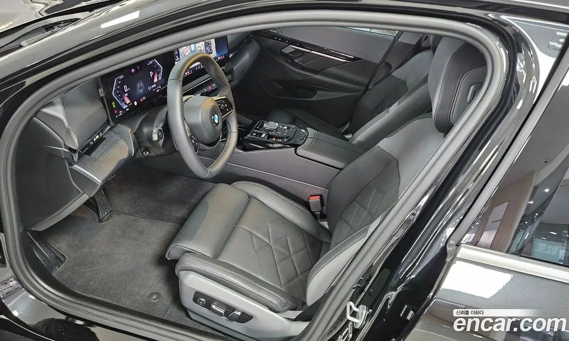 BMW 5 серия 2025 2.0 автомат (гидро), фото 17