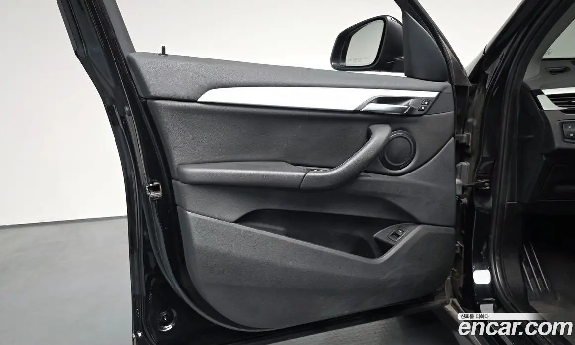 BMW X1 2018 2.0 автомат (гидро), фото 13