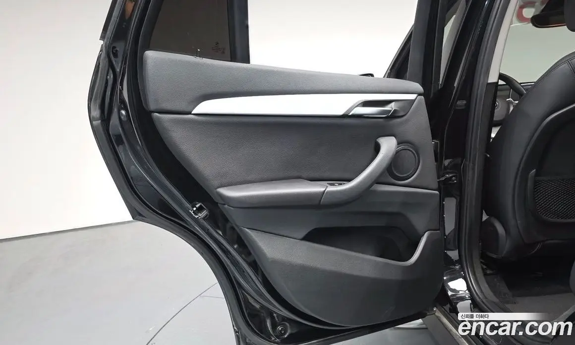BMW X1 2018 2.0 автомат (гидро), фото 14