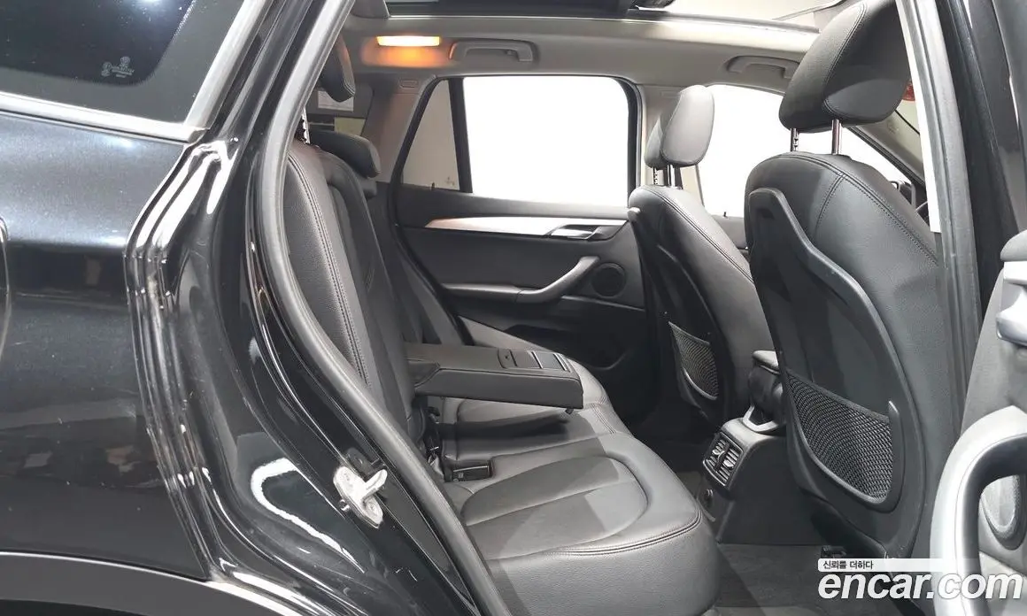 BMW X1 2018 2.0 автомат (гидро), фото 16