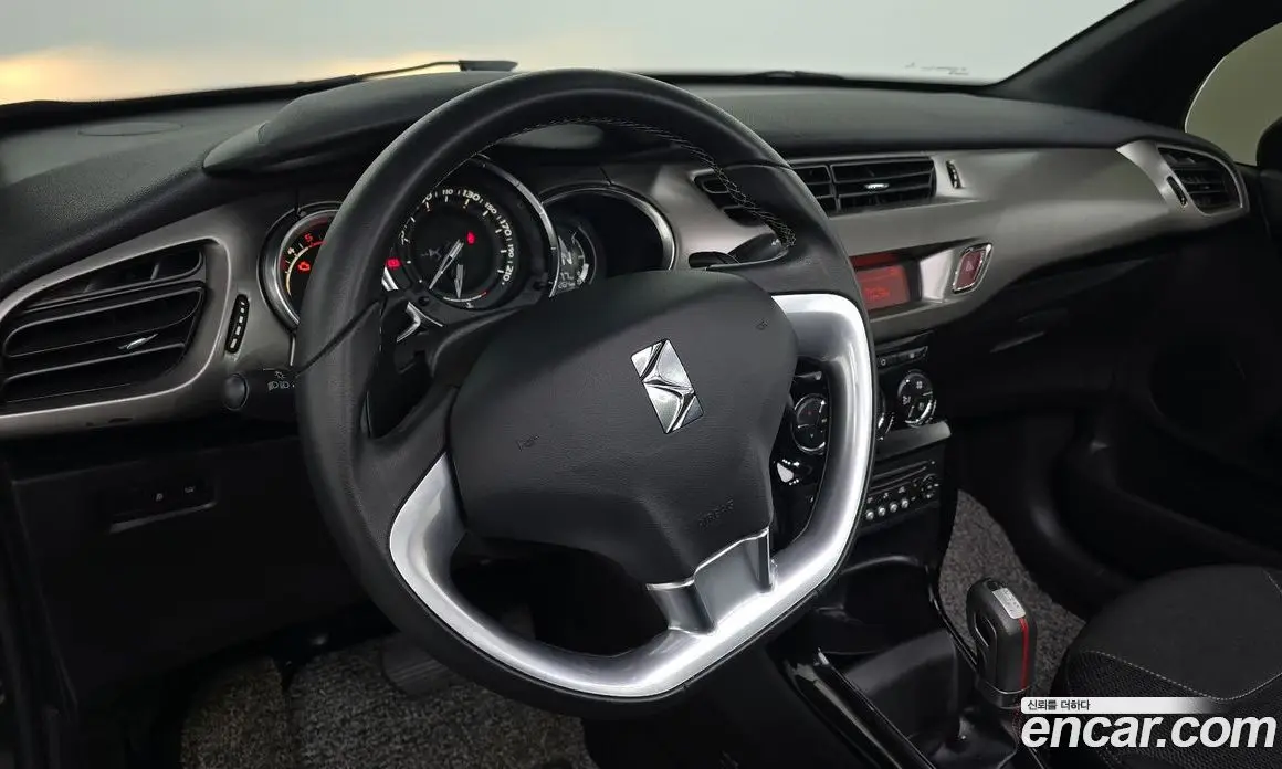 Citroen DS3 2018 1.6 автомат (гидро), фото 13 Citroen DS3 2018 1.6 автомат (гидро), фото 13