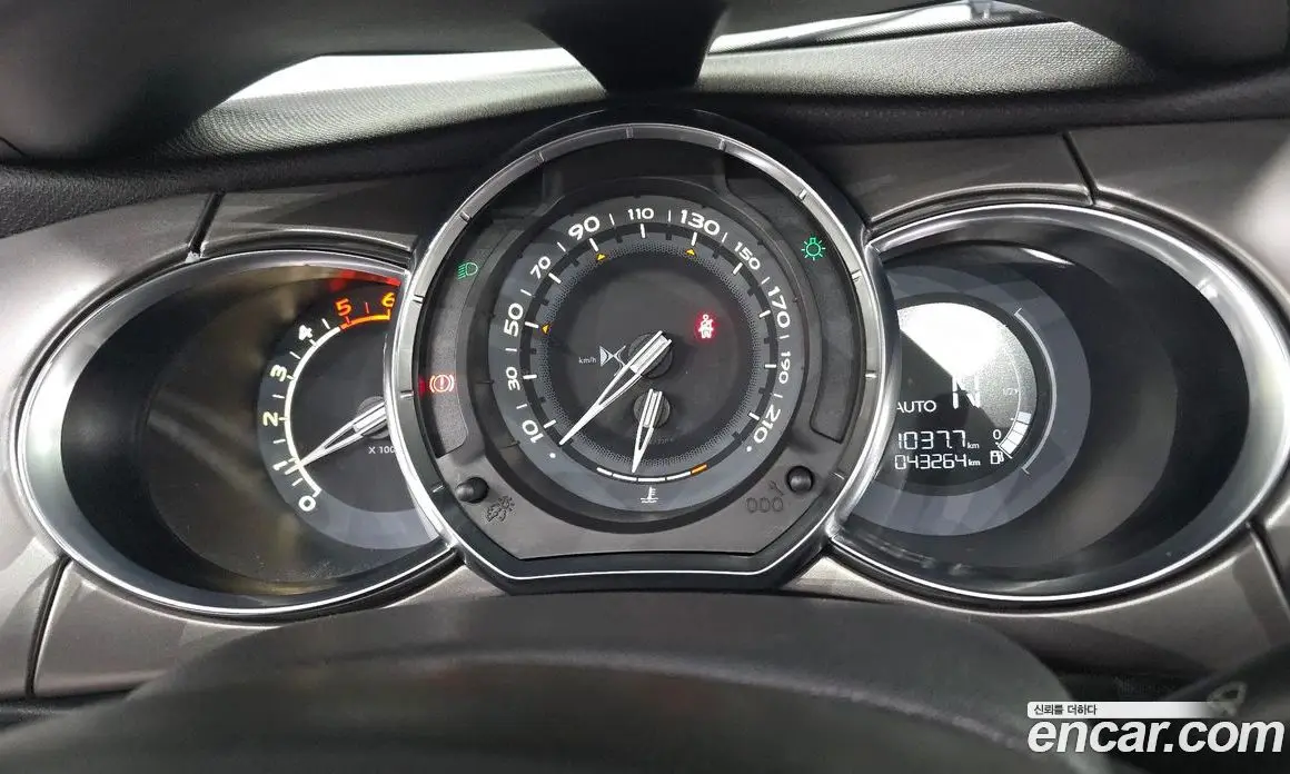 Citroen DS3 2018 1.6 автомат (гидро), фото 8 Citroen DS3 2018 1.6 автомат (гидро), фото 8