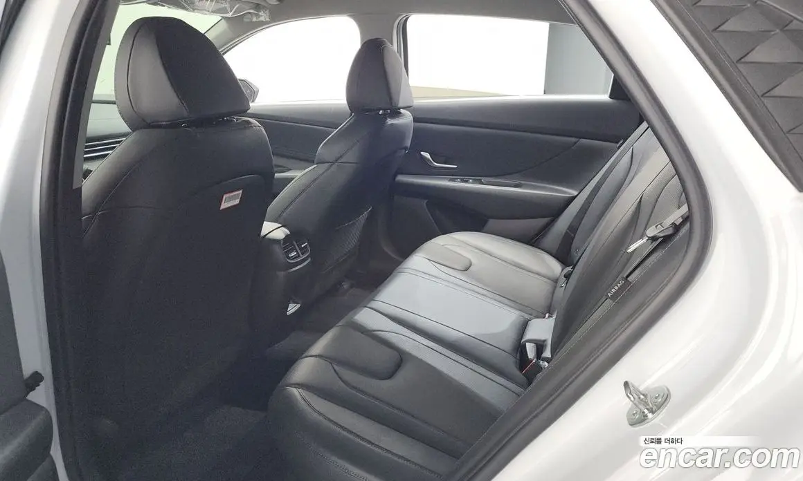 Hyundai Avante 2023 1.6 автомат (гидро), фото 19