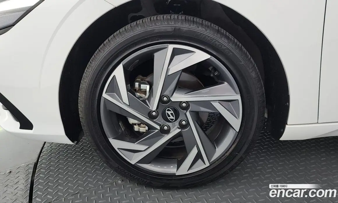 Hyundai Avante 2023 1.6 автомат (гидро), фото 5