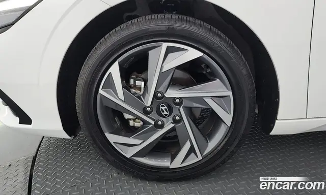 Hyundai Avante 2023 1.6 автомат (гидро), миниатюра 5