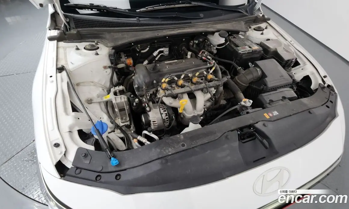 Hyundai Avante 2023 1.6 автомат (гидро), фото 6