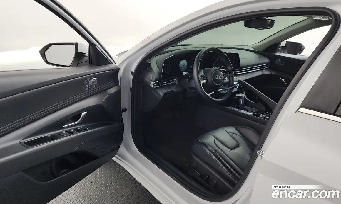 Hyundai Avante 2023 1.6 автомат (гидро), фото 10