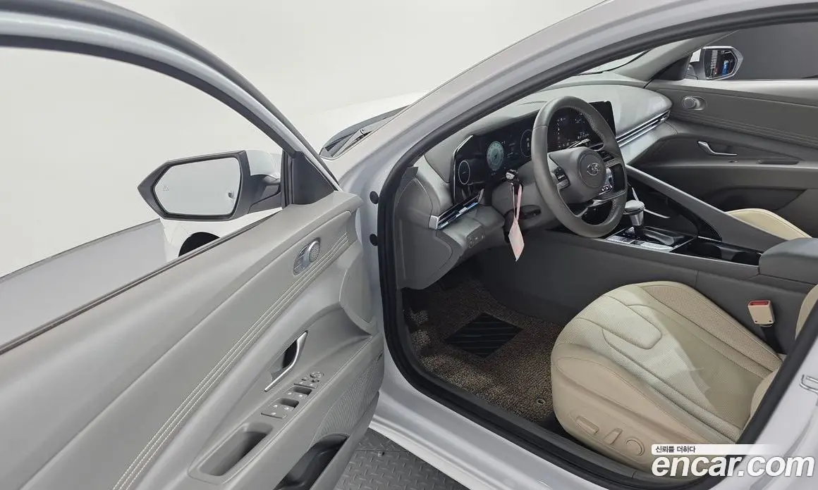 Hyundai Avante 2023 1.6 автомат (гидро), фото 11