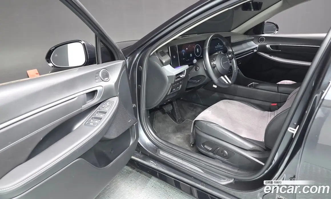 Hyundai Sonata 2023 2.0 автомат (гидро), фото 13