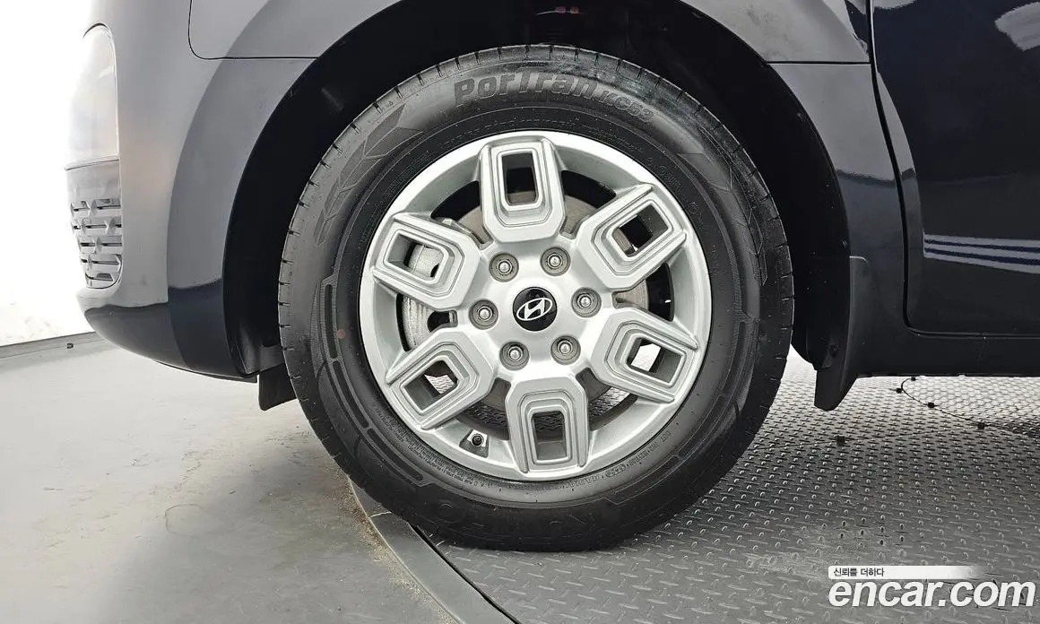 Hyundai Staria 2024 1.6 автомат (гидро), фото 5