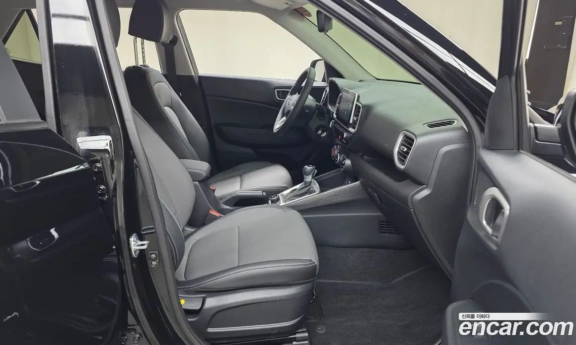 Hyundai Venue 2025 1.6 автомат (гидро), фото 17