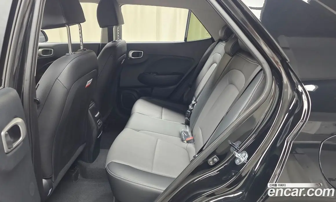 Hyundai Venue 2025 1.6 автомат (гидро), фото 18