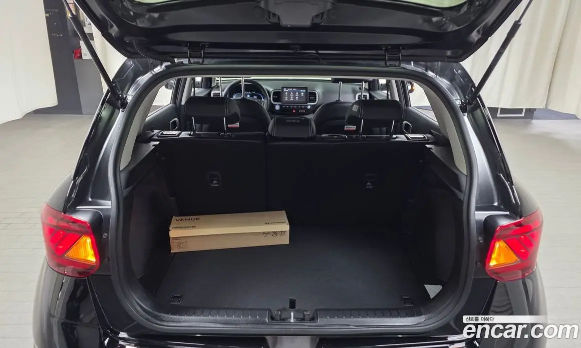 Hyundai Venue 2025 1.6 автомат (гидро), фото 26