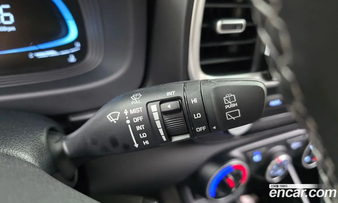 Hyundai Venue 2025 1.6 автомат (гидро), фото 27