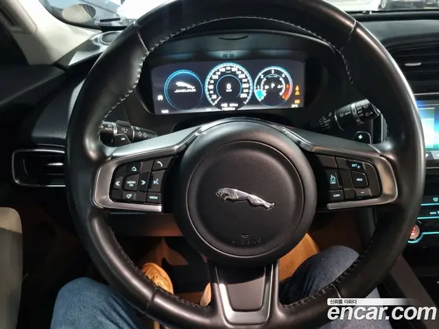 Jaguar F-Pace 2018 2.0 автомат (гидро), миниатюра 11 Jaguar F-Pace 2018 2.0 автомат (гидро), миниатюра 11