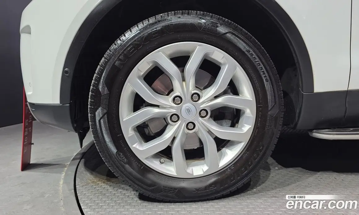 Land Rover Discovery 2019 2.0 автомат (гидро), фото 5