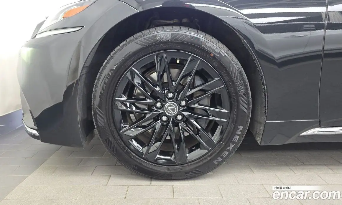 Lexus LS 2018 3.5 автомат (гидро), фото 5 Lexus LS 2018 3.5 автомат (гидро), фото 5