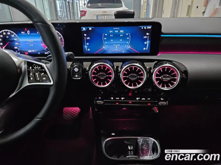 Mercedes-Benz A-Class 2024 2.0 гидро, фото 9