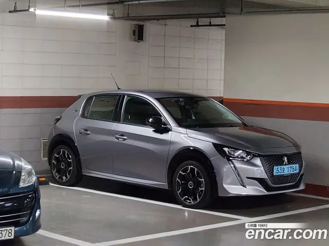 Peugeot 208 2022 0.1 автомат (гидро), миниатюра 10